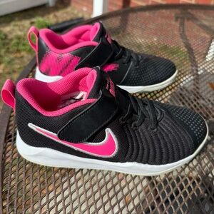 Nike Team Hustle Quick 2 Youth Size 3 Y Black Pink Sneakers AT5298-003 High Top